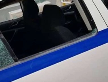 Εικόνες μετά την επίθεση σε περιπολικό του Α.Τ. Κυψέλης - Για άνανδρη επίθεση μιλούν οι αστυνομικοί